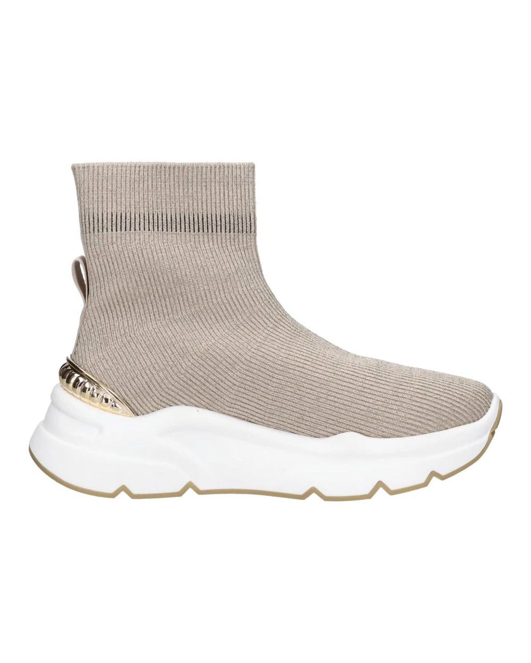Emanuélle Vee Schoenen in het Gray