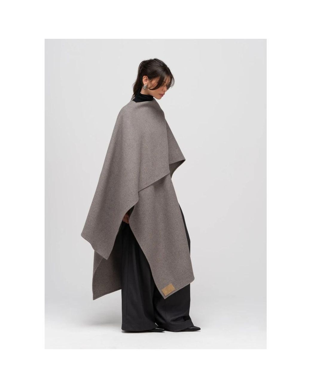 GUAJA. Gray Cape