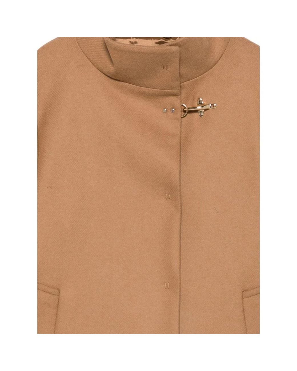 Capes Fay de color Brown