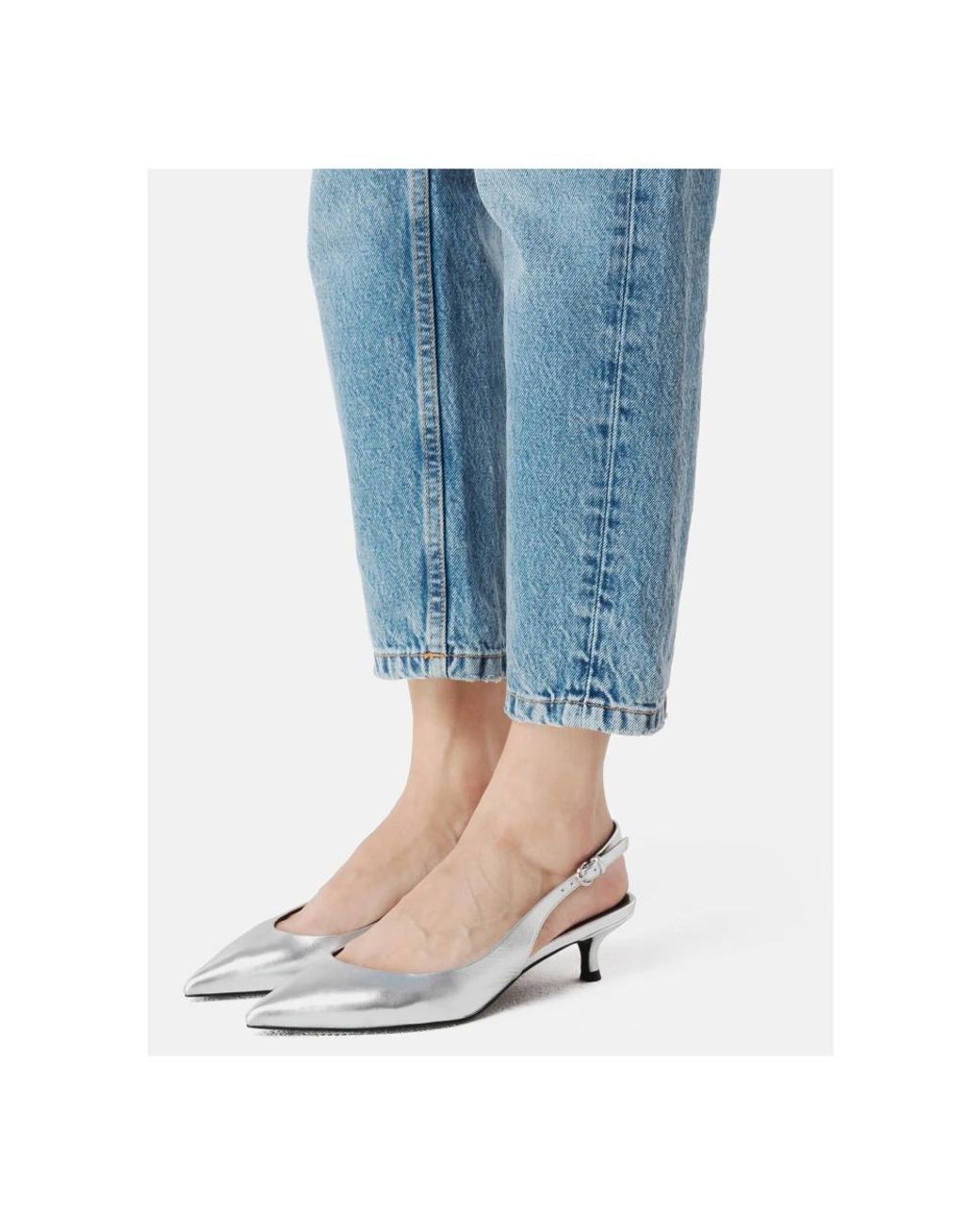 L37 White Pumps