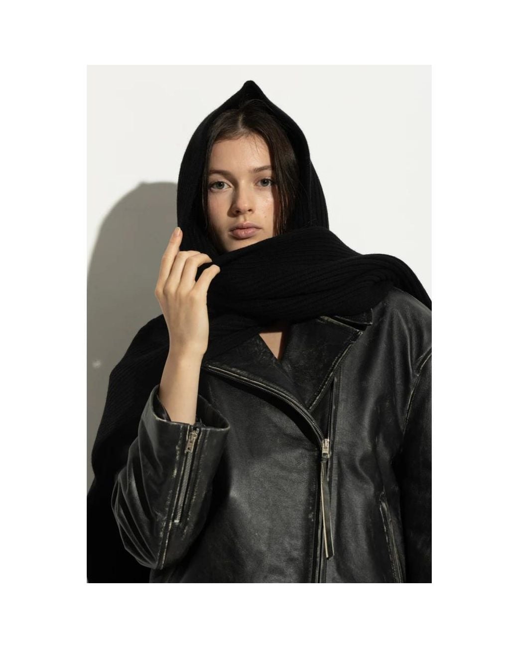 Dolce & Gabbana Wollen Sjaal Met Capuchon in het Black