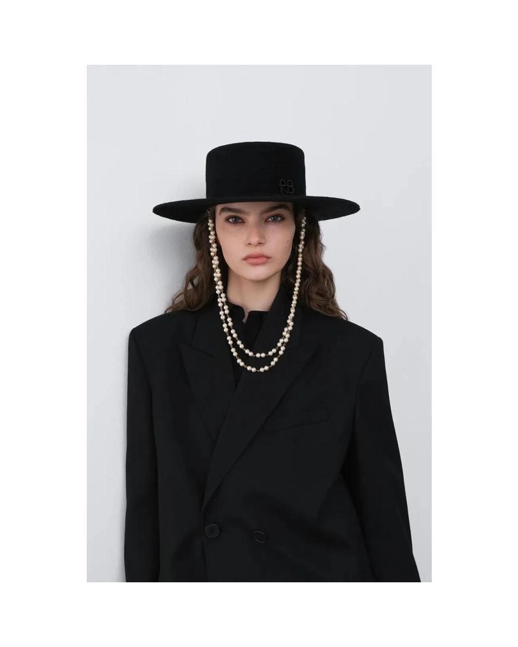 Hats di Ruslan Baginskiy in Black