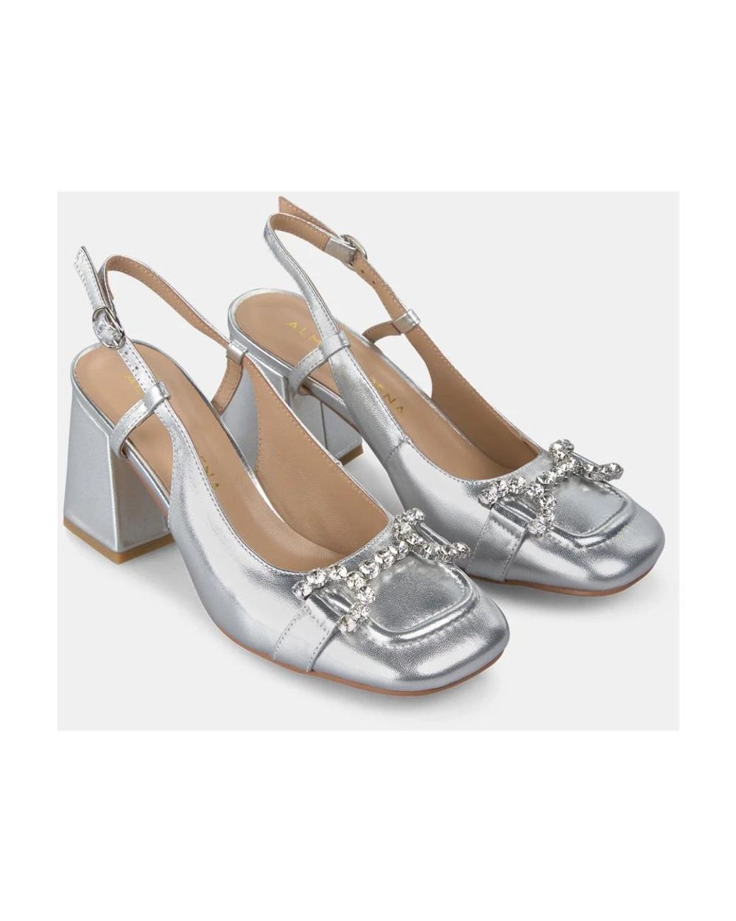 Alma En Pena. White Pumps
