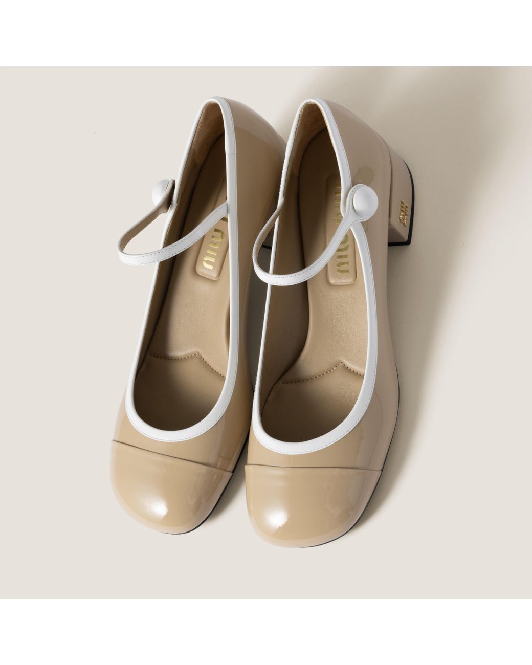 パンプス MiuMiu | RUNWAY Two-tone leather pumps Black/white Two-tone Patent Leather Mary Jane Pumps | Miu Miu