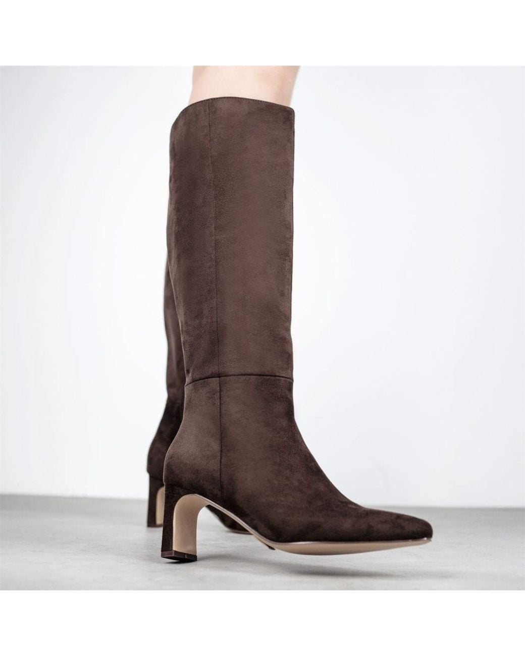 Moda In Pelle Brown Santi Alcantara