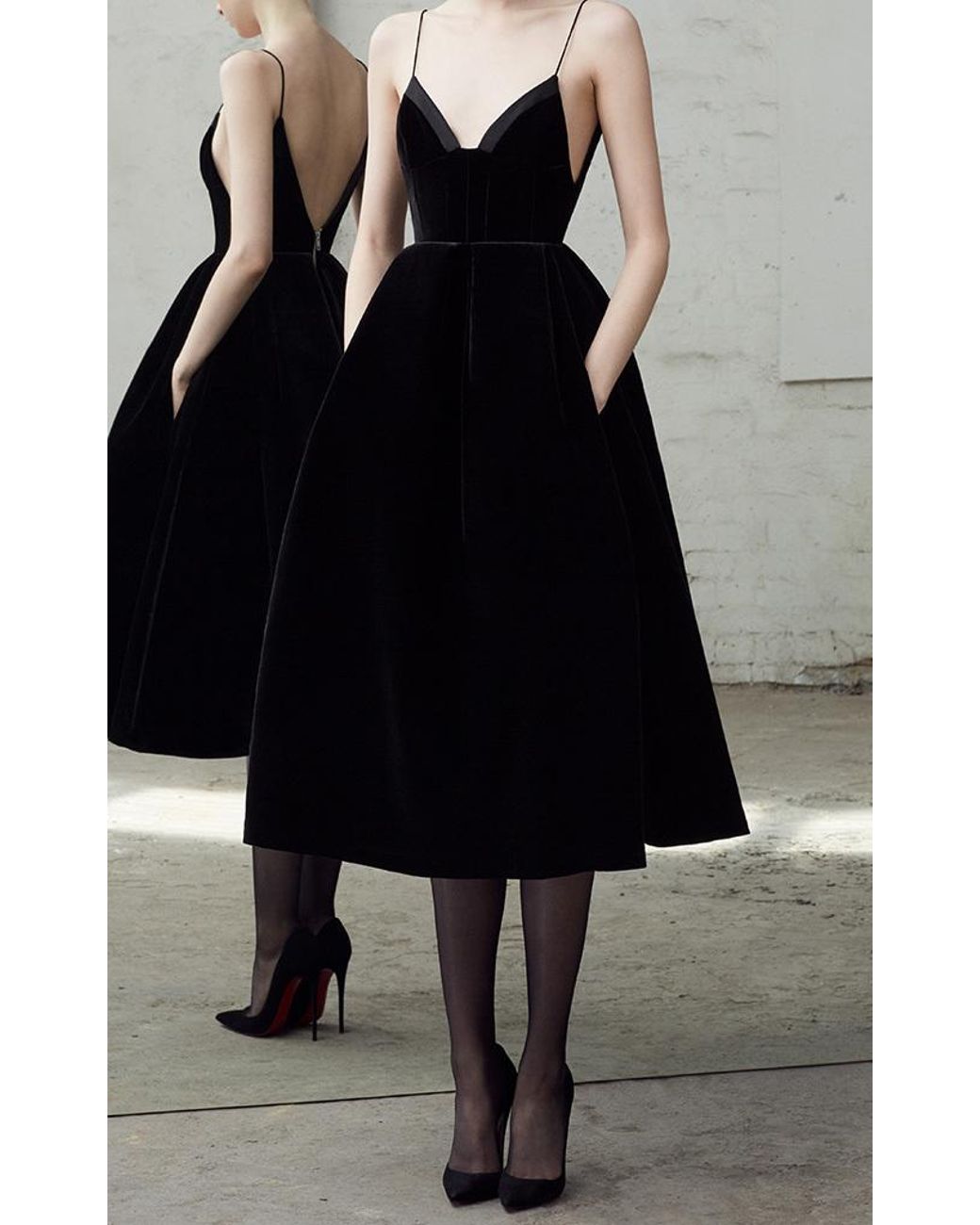 Alex Perry Mila Velvet Midi Dress in Black | Lyst