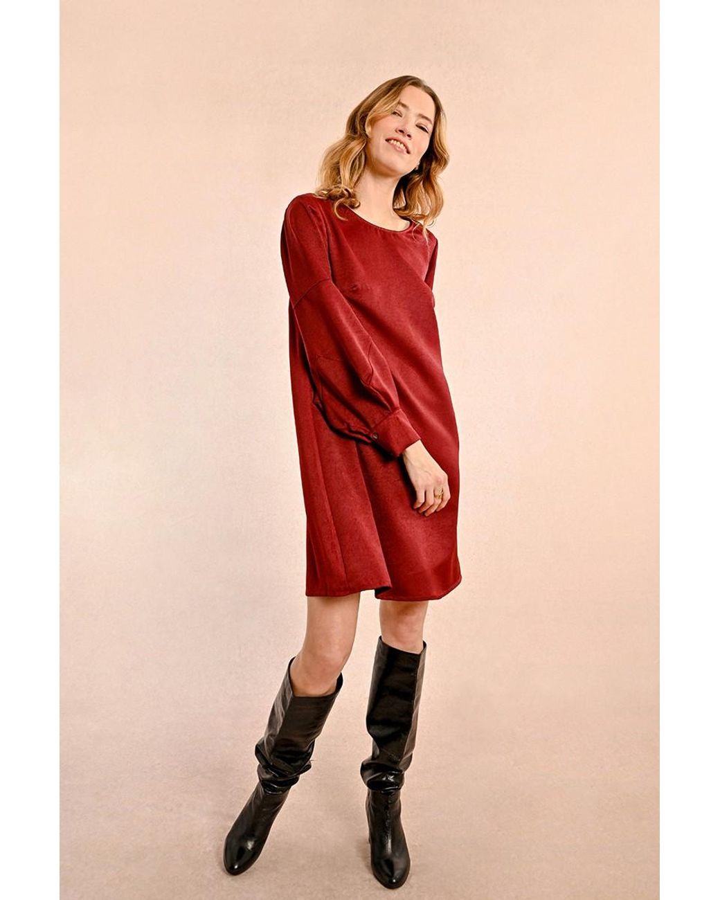 Robe droite satinee manches fantaisies Molly Bracken en coloris Rouge Lyst
