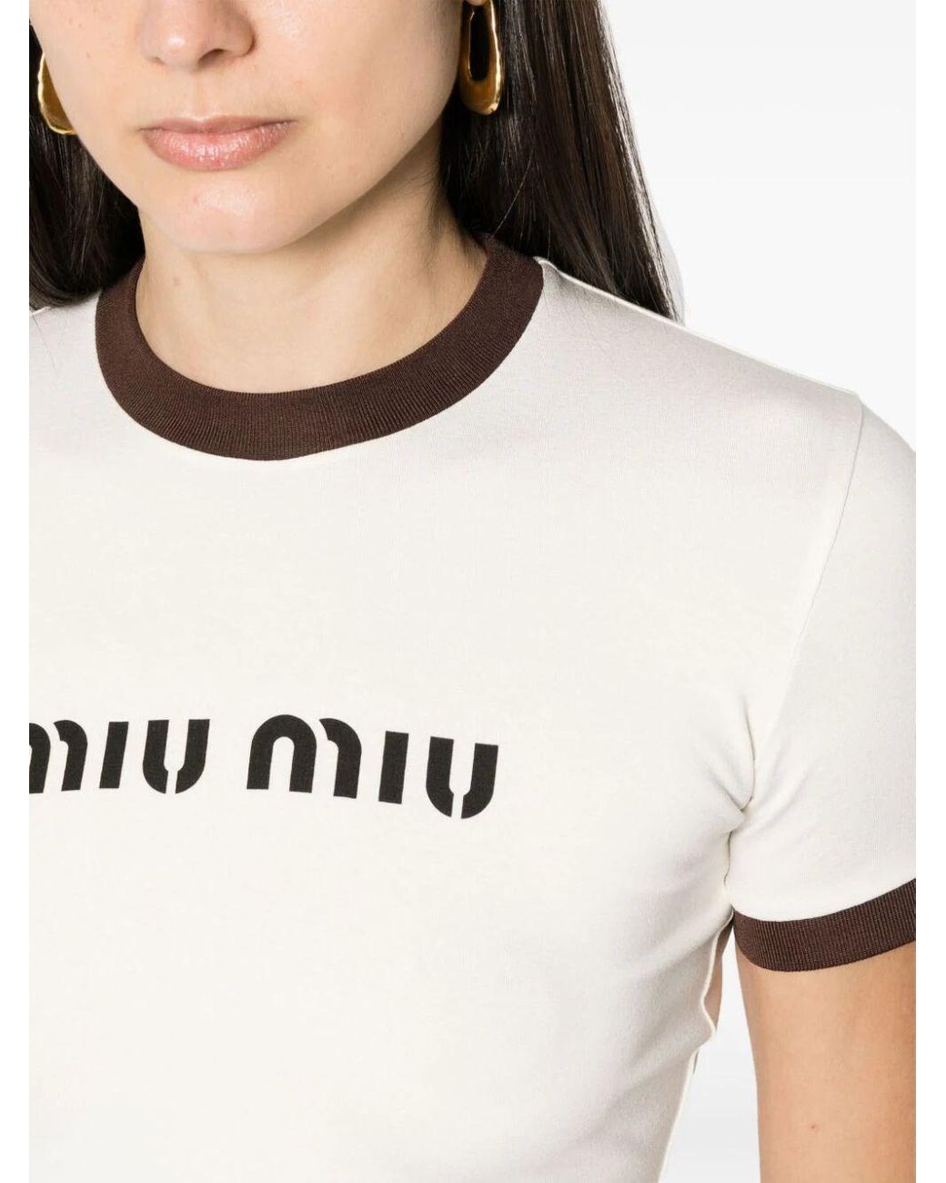 miumiu Tシャツ ロゴ エンブレム Miu Miu ロゴ Tシャツ | グレー | FARFETCH JP