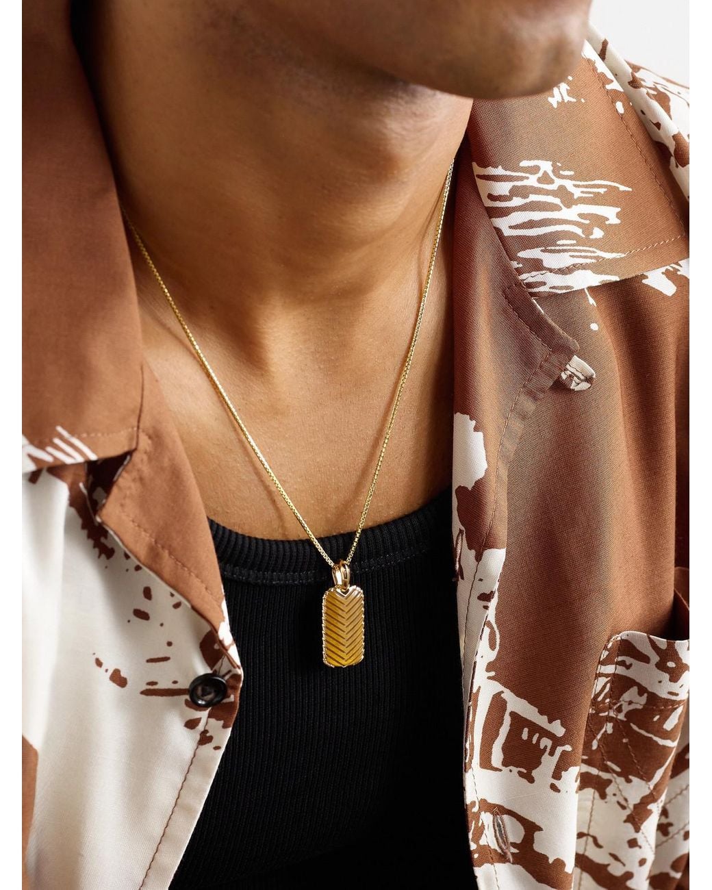 Chevron 18-Karat Tiger's Eye Pendant di David Yurman in Black da Uomo