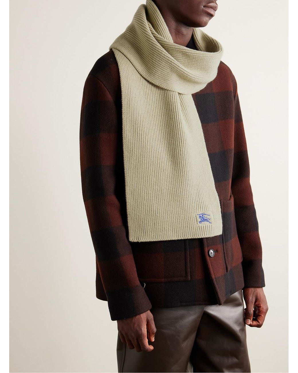 【BURBERRY】 Ribbed Cashmere Scarf Burberry Luxurious ribbed cashmere scarf | The Fashion Square
