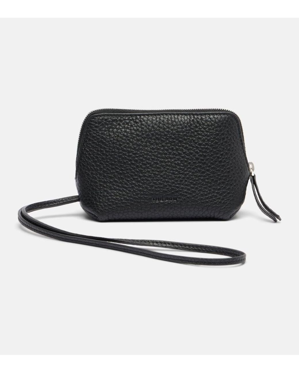 バッグ THE ROW Owen Pouch Grain Leather black The Row Owen Leather Pouch in Black | Lyst