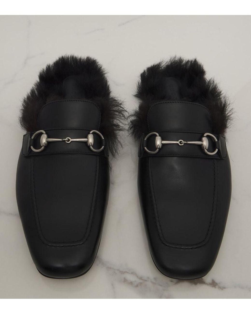 Mules Larindo De Piel Con Borrego Y Horsebit Gucci de color Black