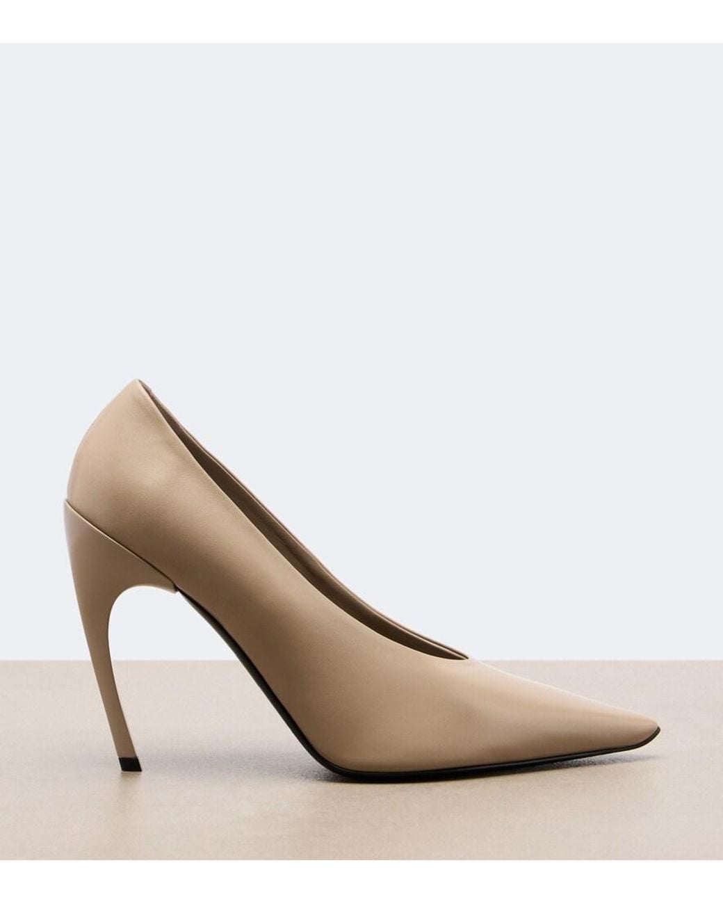 Roger Vivier Natural Choc Leather Pumps