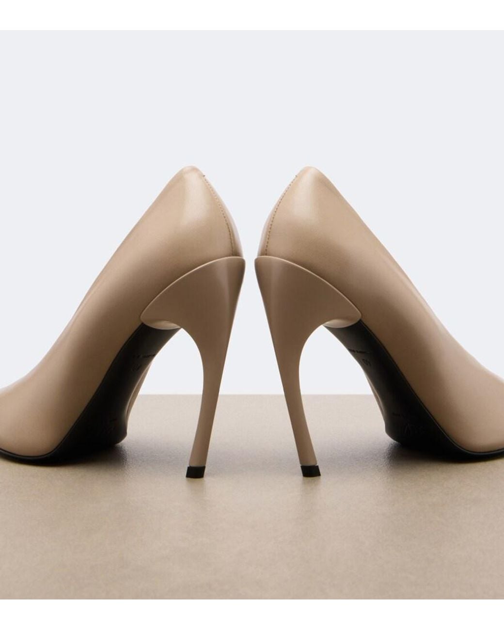 Roger Vivier Natural Choc Leather Pumps