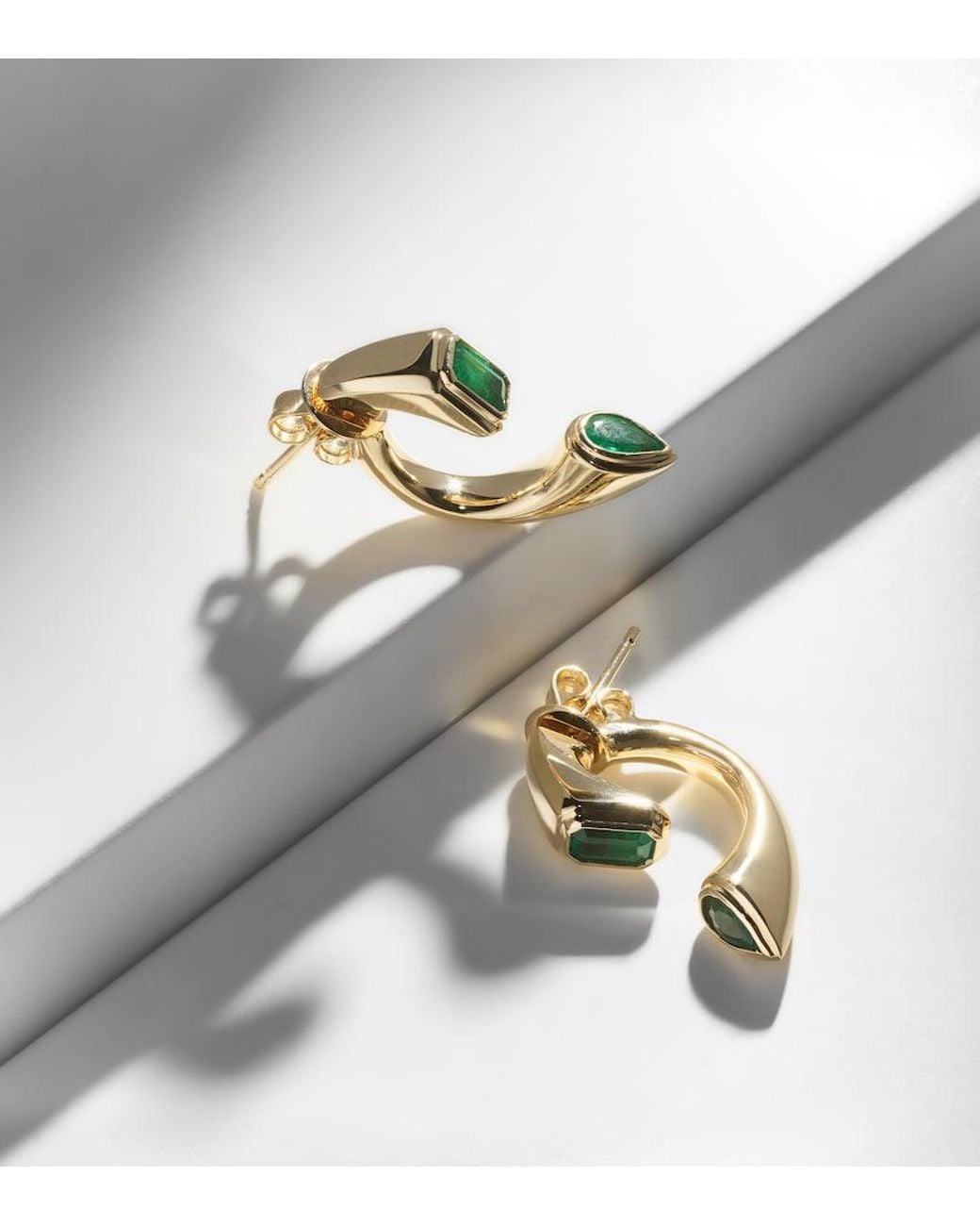 SHAY White Bypass 18Kt Earrings With Emeralds