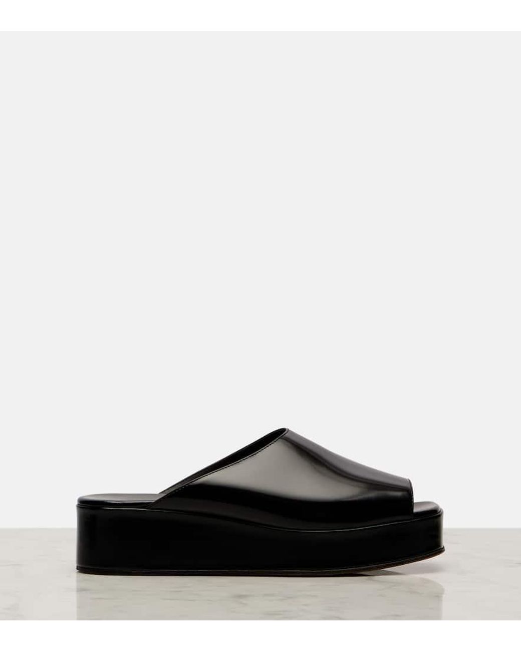 高級感溢れる★THE ROW Emi patent leather platform mules Emi patent leather platform mules in black - The Row | Mytheresa