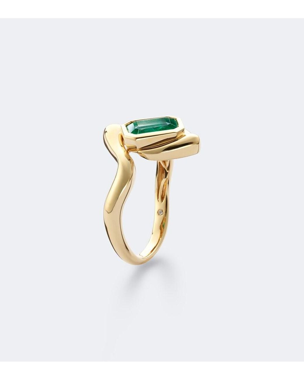 SHAY White Zar 18Kt Pinky Ring With Emerald And Diamond