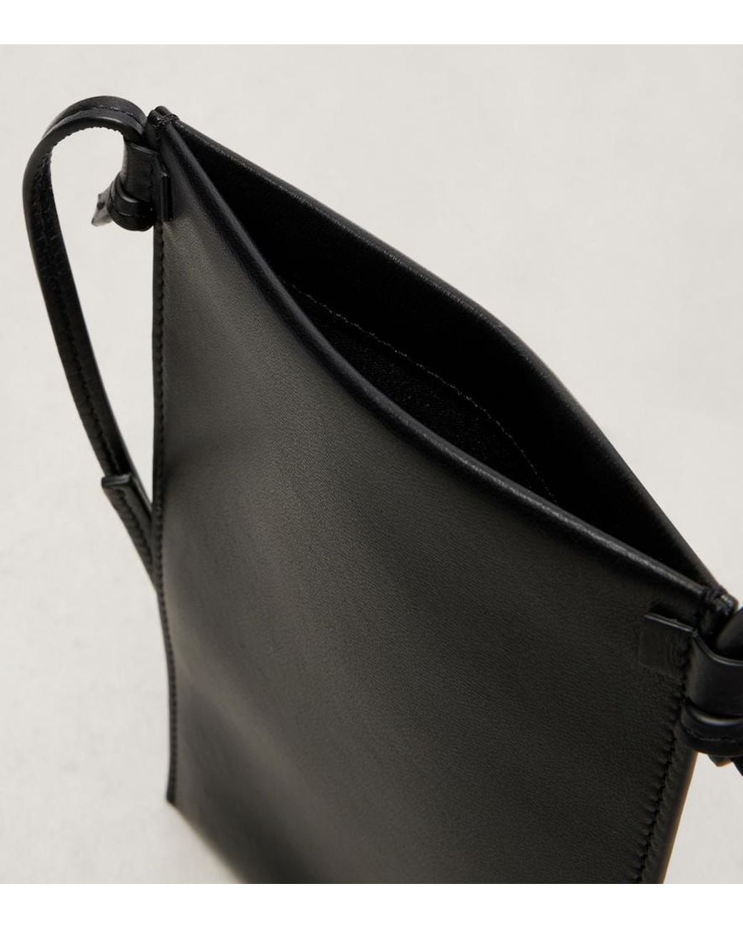 The Row Black Etui Mit Riemen Camie Aus Leder