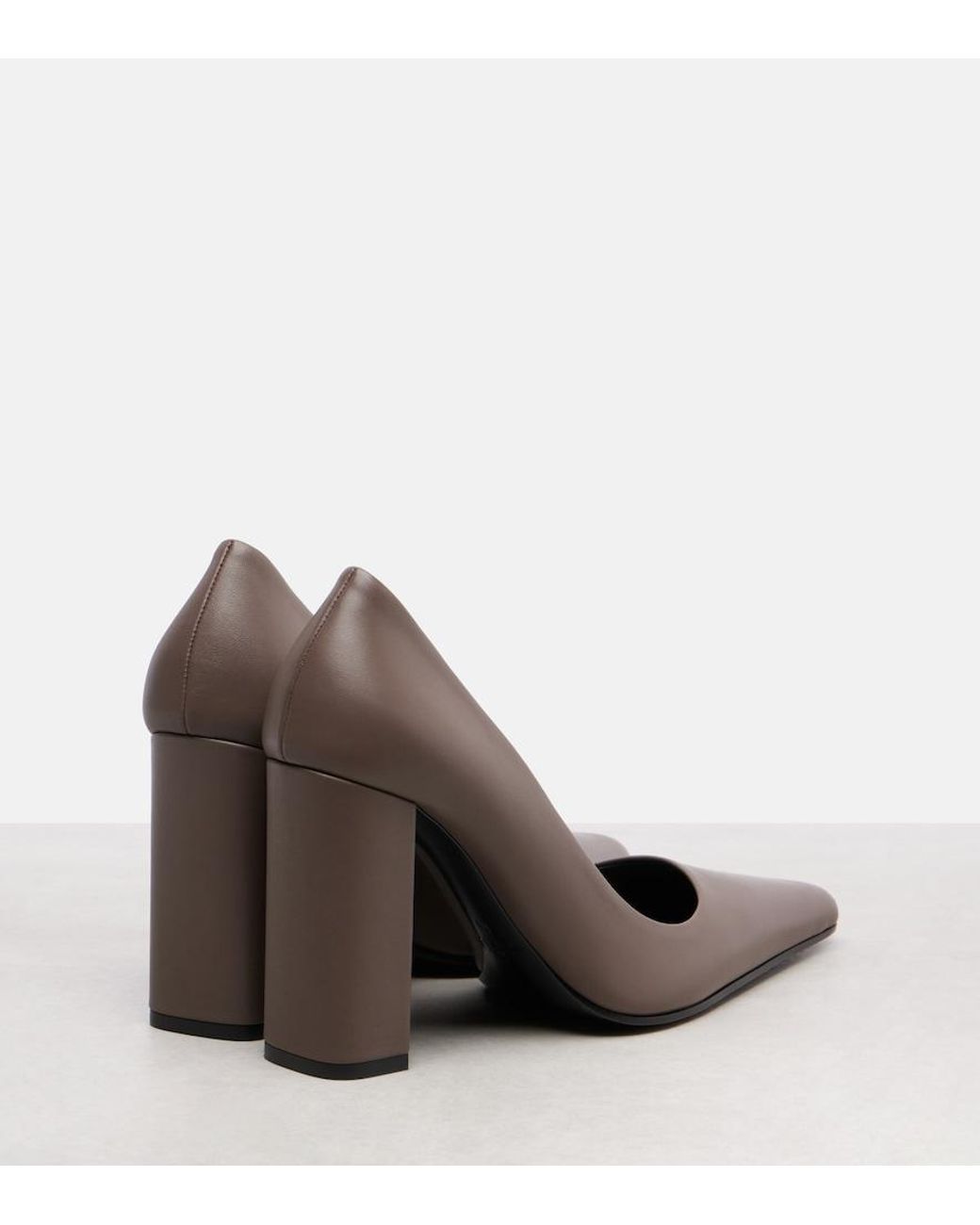 Alaïa Brown Pointy Leather Pumps