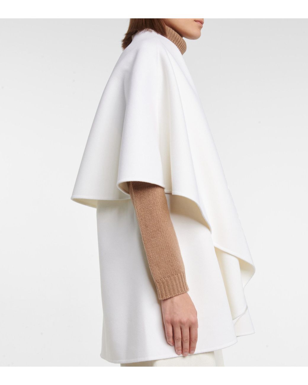 Damen Bekleidung Mäntel Capes Valentino Wolle Cape Aus Einer Woll-kaschmirmischung Mit Rollkragen Und Verzierung in Weiß 