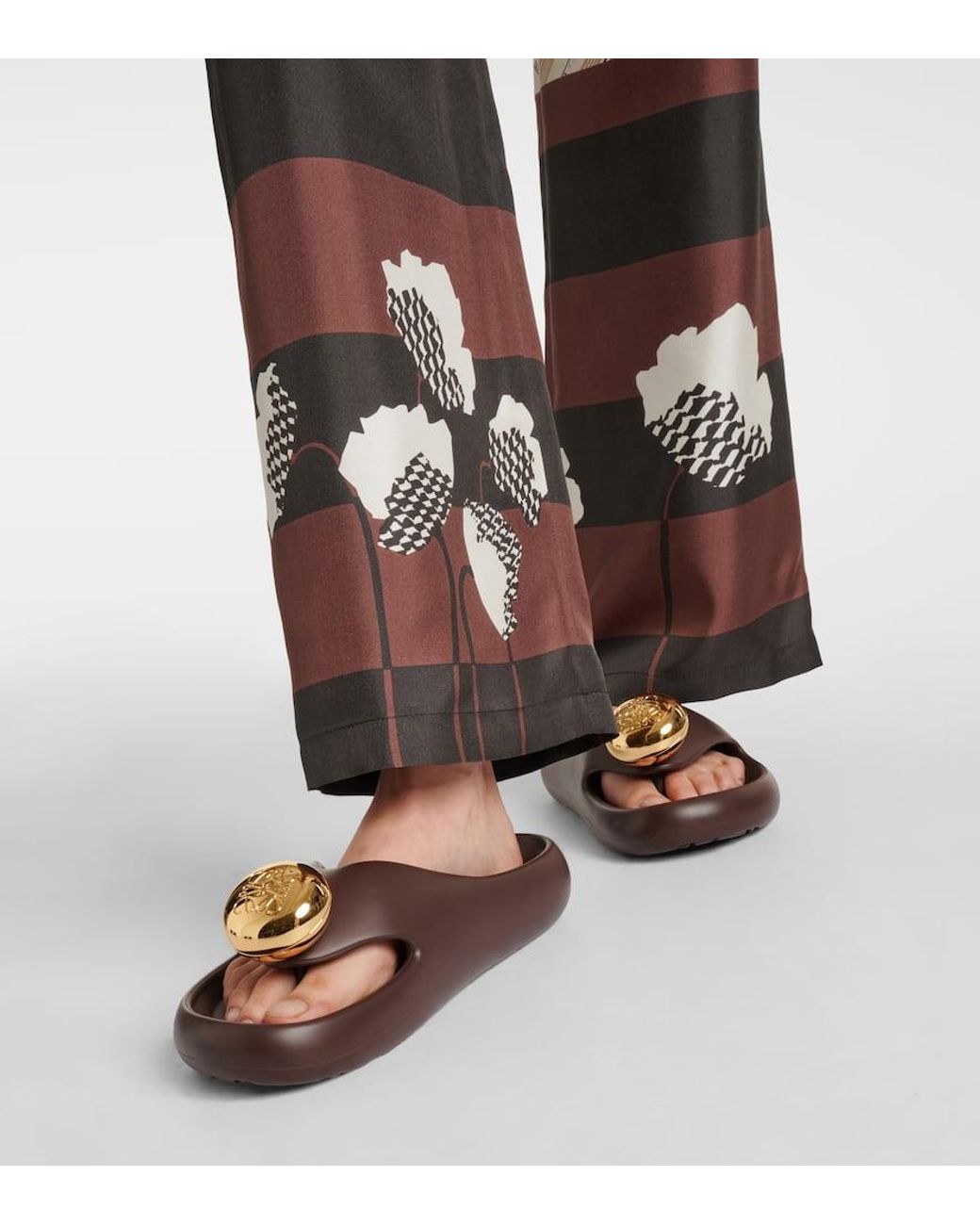 Loewe Paula'S Ibiza Foam Pebble Thong Sandals in Brown | Lyst