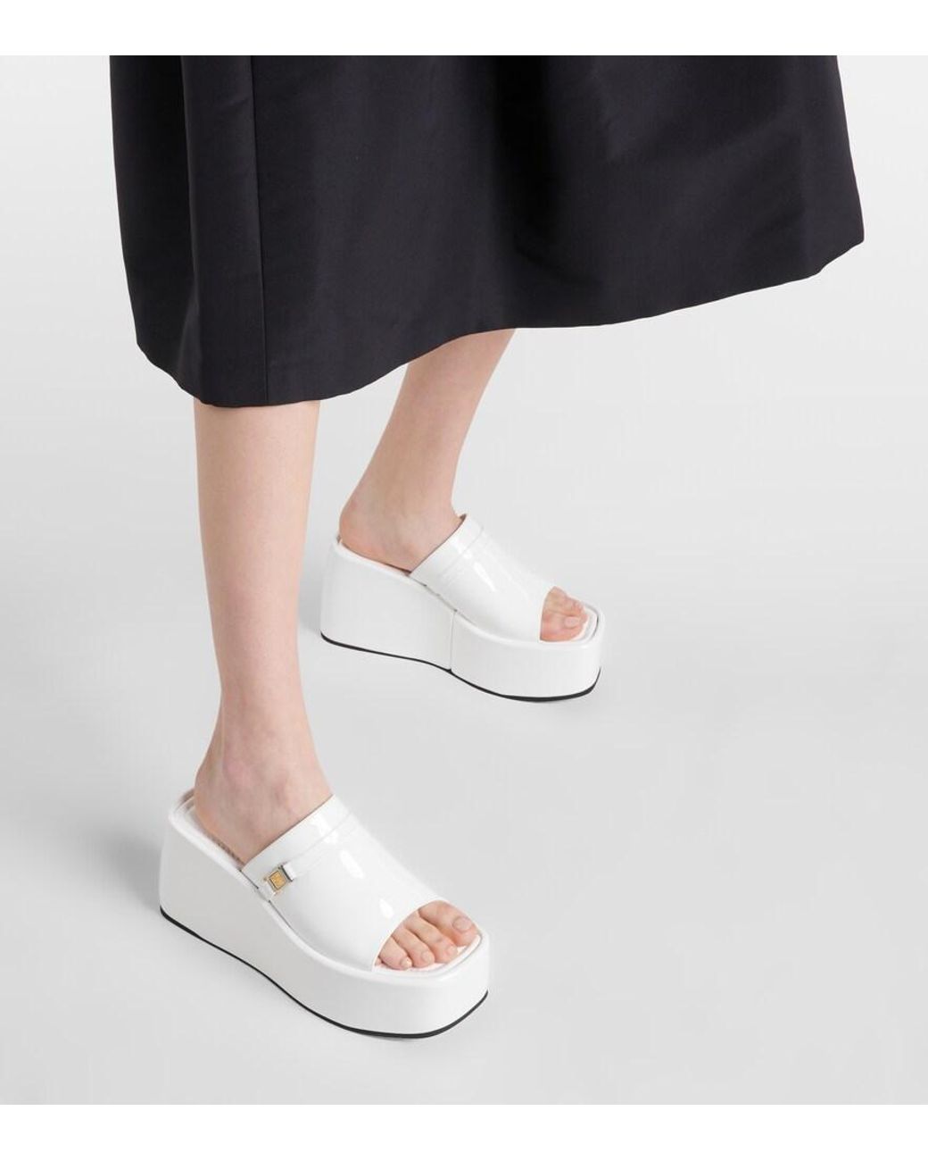 NODALETO White Plateau-Pantoletten Bulla Yelena Aus Lackleder