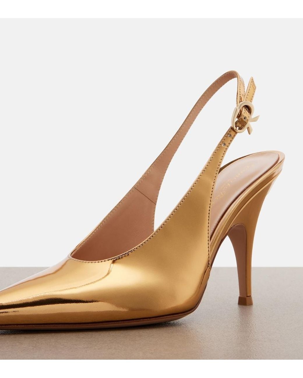 Pumps Slingback Sofia di Gianvito Rossi in Natural