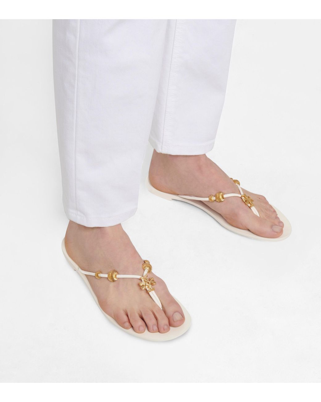 Tory Burch Capri Leather Thong Sandals in White | Lyst UK