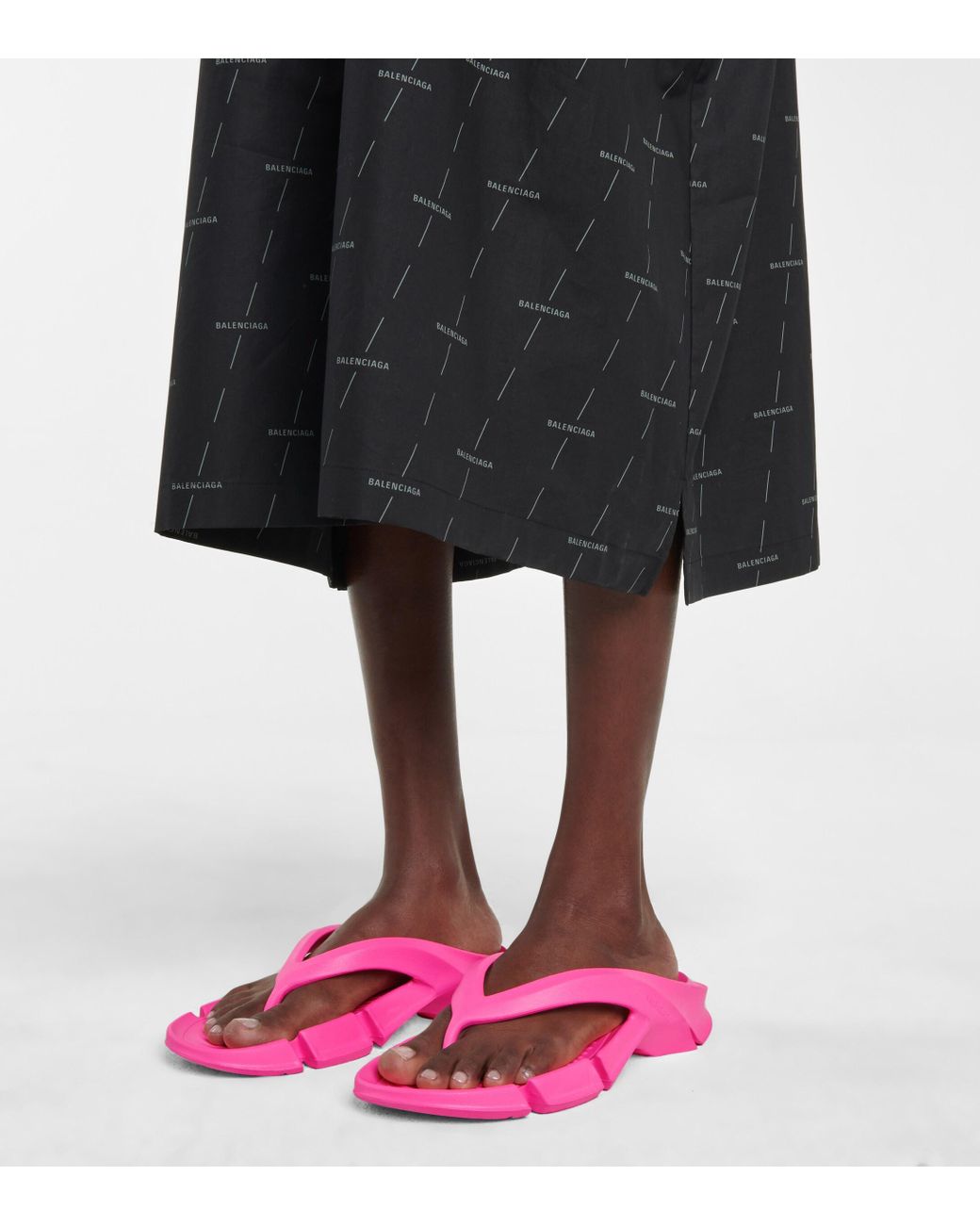 Balenciaga Mold Thong Sandals in Pink | Lyst