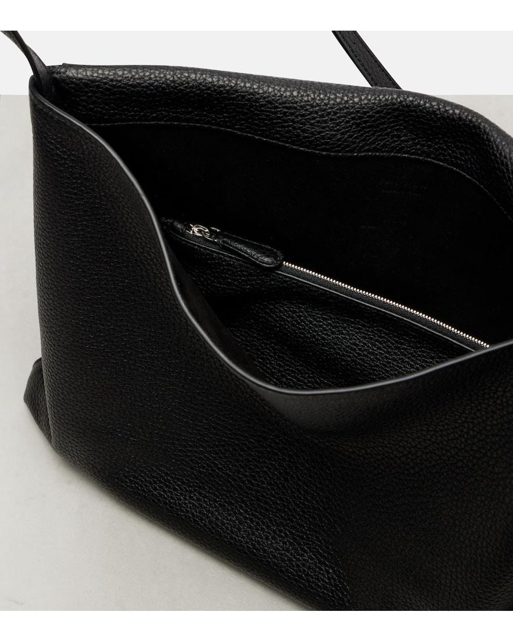 The Row Black Schultertasche Nan Aus Leder
