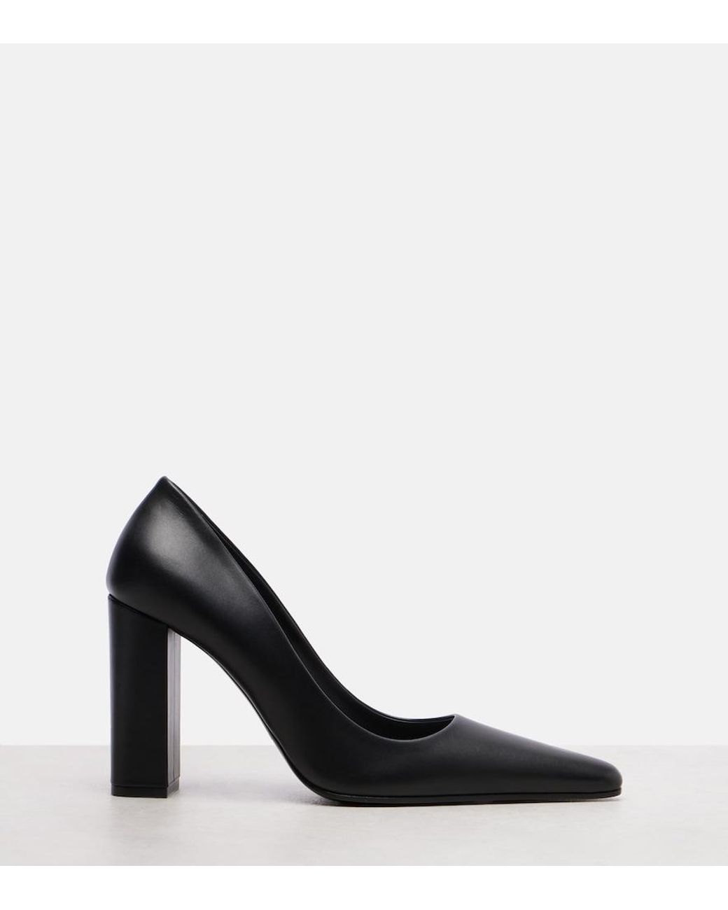 Alaïa Black Pointy Leather Pumps