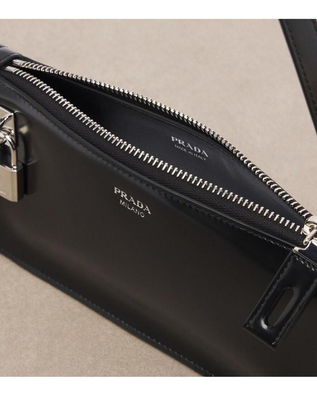 Bustina di Prada in Black