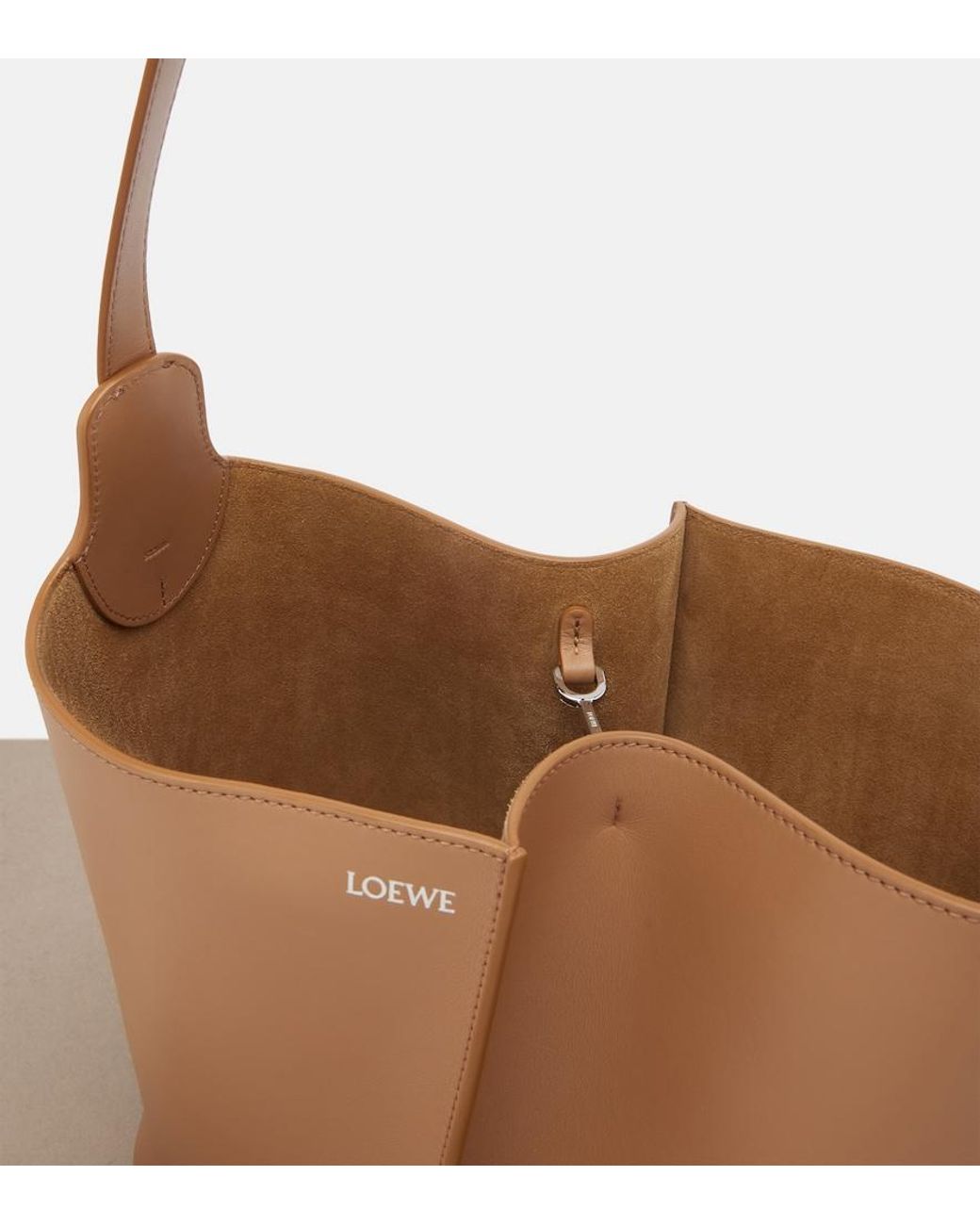 Secchiello Bilbao Medium di Loewe in Brown