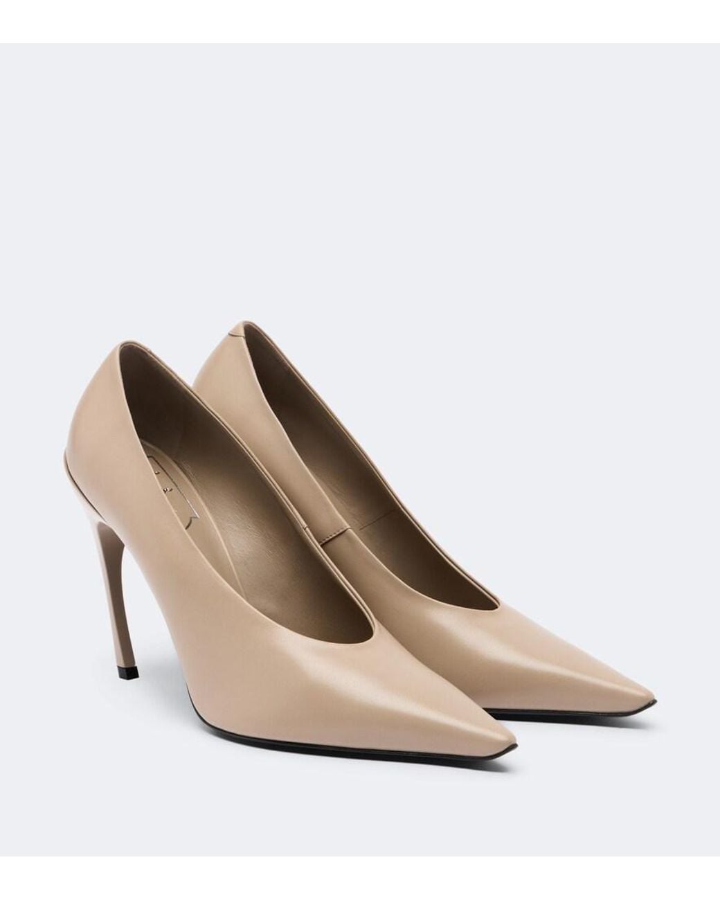 Roger Vivier Natural Choc Leather Pumps