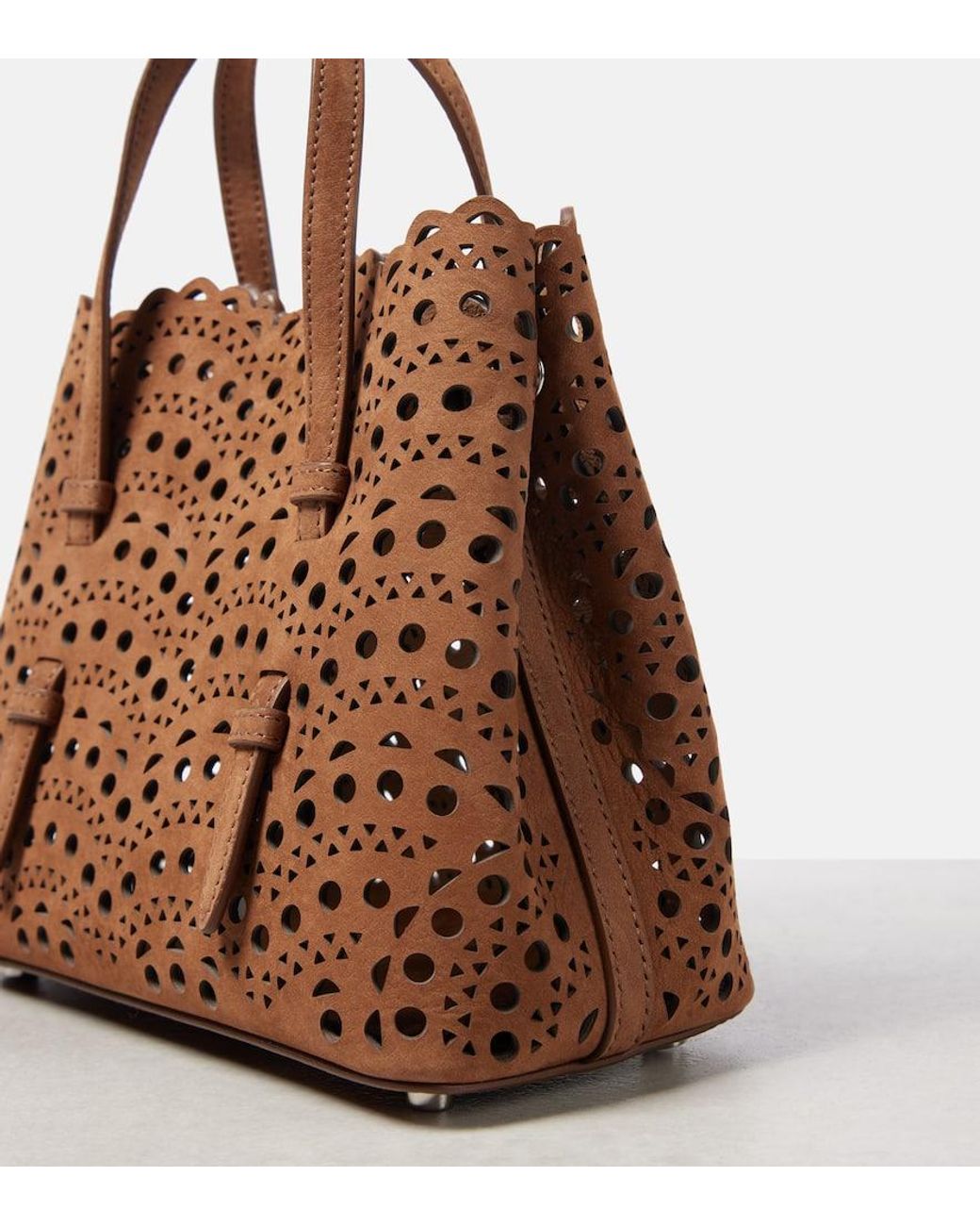 ALAIA｜Mina 20 VIENNEウェーブ ブラウンスエードバッグ Alaïa Mina 20 Vienne Wave Leather Tote Bag in Brown | Lyst