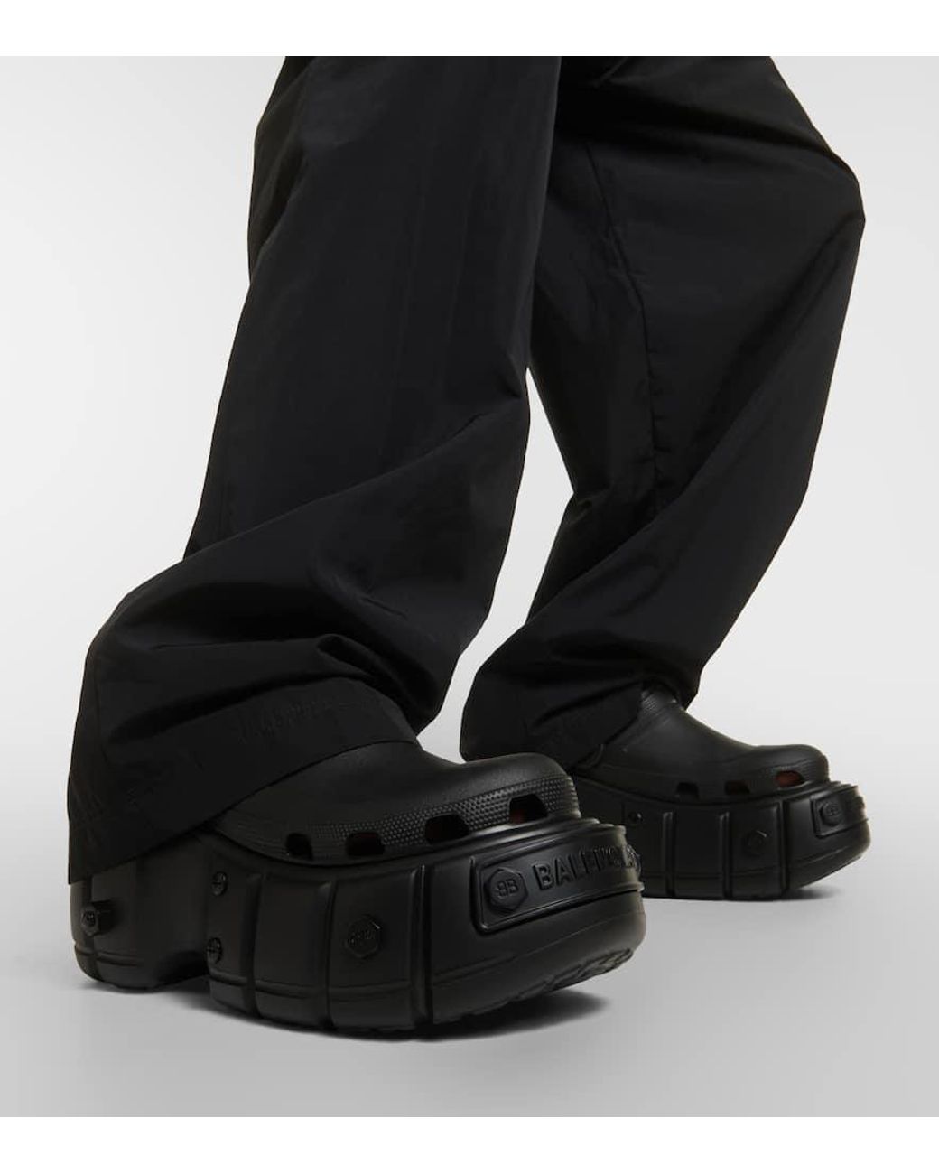 BALENCIAGA/バレンシアガ xクロックスプラットフォームスライド Balenciaga X Crocs Hardcrocs Platform Slides in Black | Lyst
