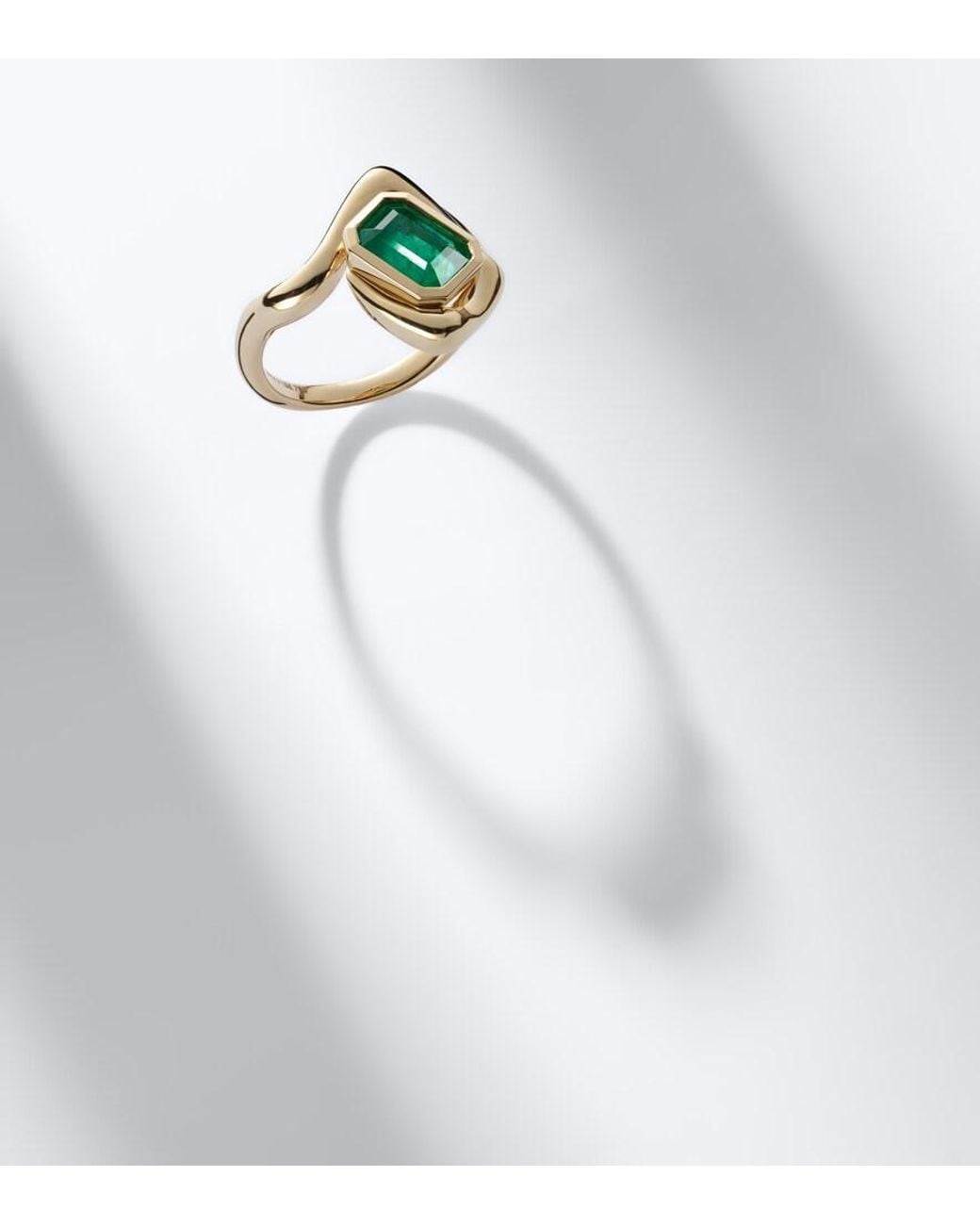 SHAY White Zar 18Kt Pinky Ring With Emerald And Diamond
