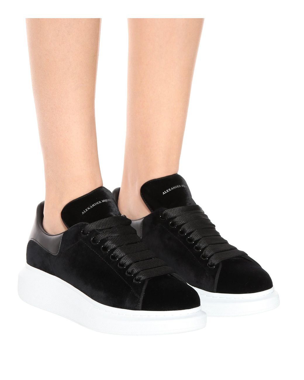 Alexander McQueen Sneakers aus Samt in Schwarz Lyst DE