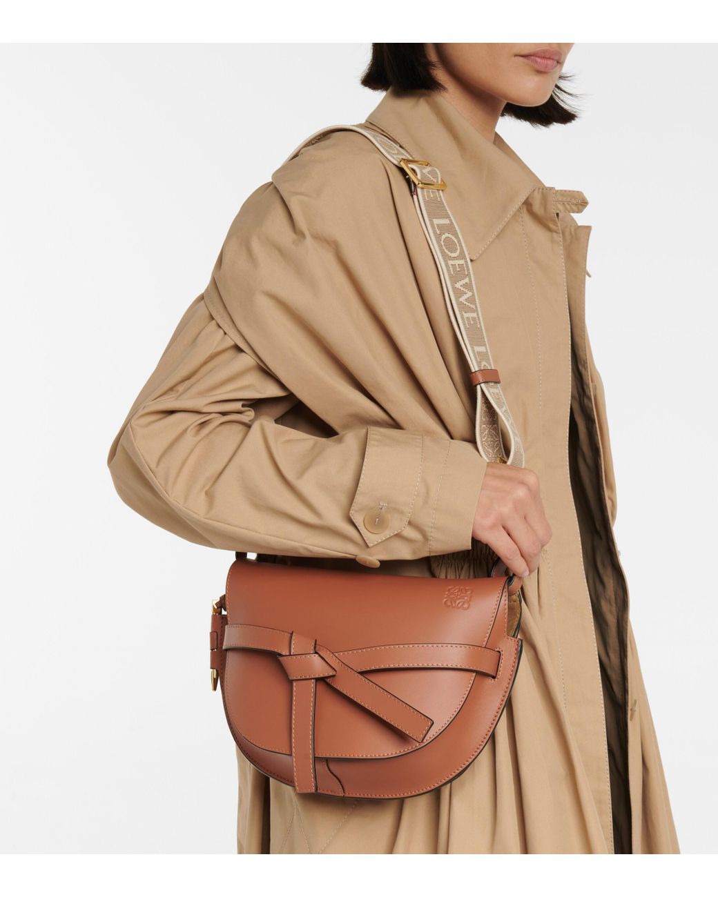 clutch with hand insert