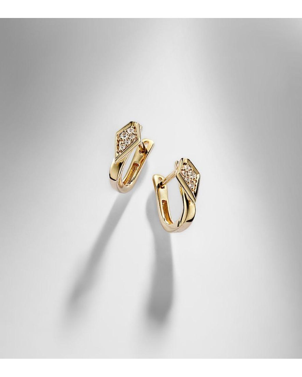 STONE AND STRAND Metallic Knife Edge Kite 14Kt Huggie Earrings With Diamonds