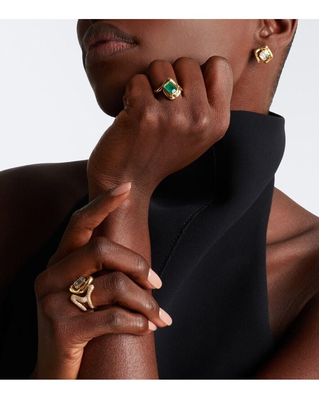 SHAY White Zar 18Kt Pinky Ring With Emerald And Diamond