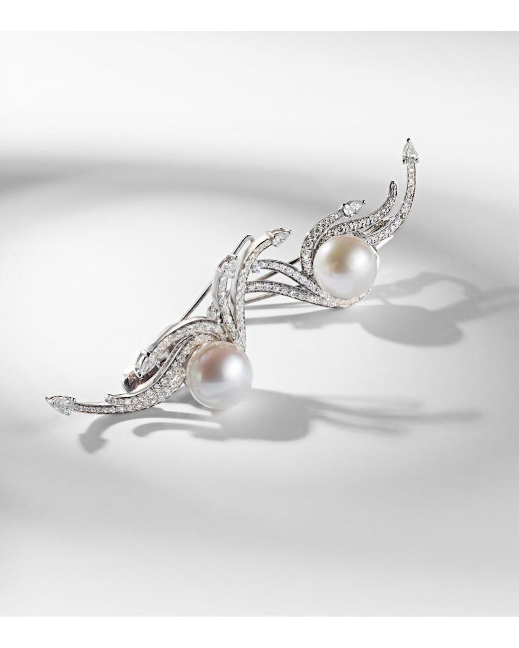 Orecchini Pearlescent di YEPREM in White