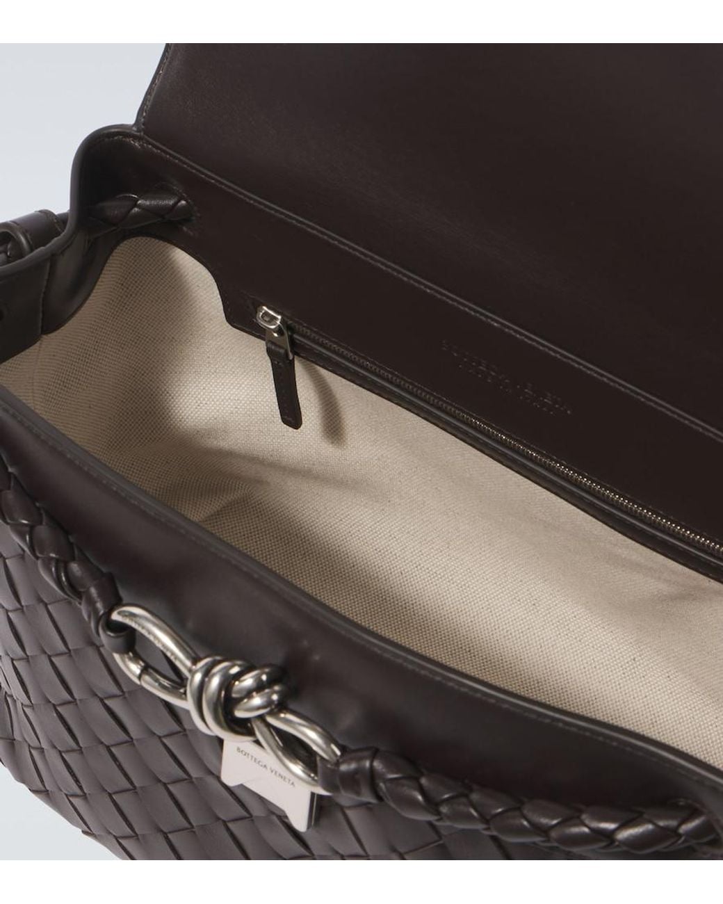 Bottega Veneta Crossbody Bag Andiamo Knot Small Aus Leder in Black für Herren