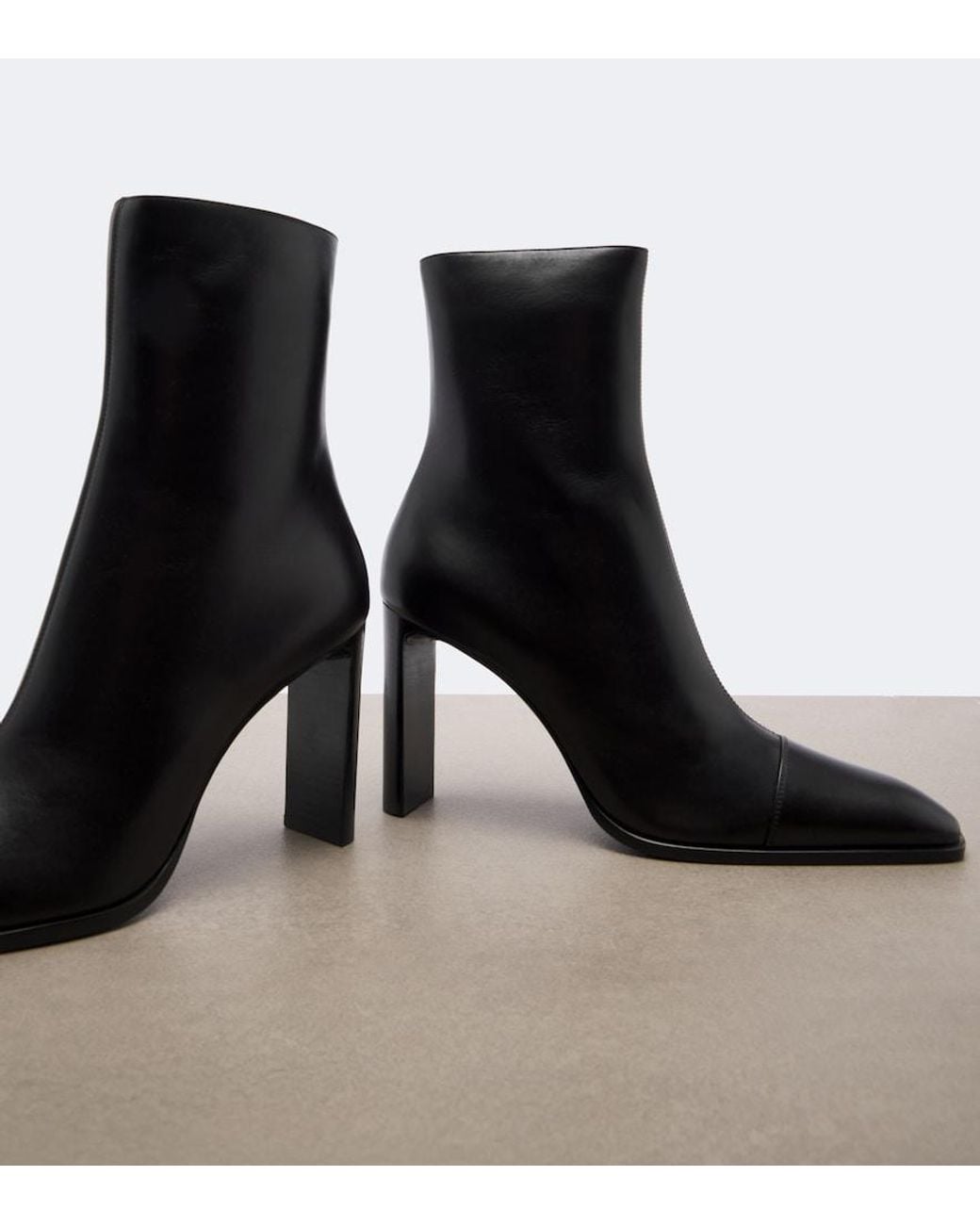 Saint Laurent Black Venetia Leather Ankle Boots