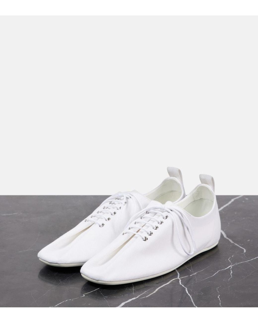 Ballerine Stringate di Totême in White