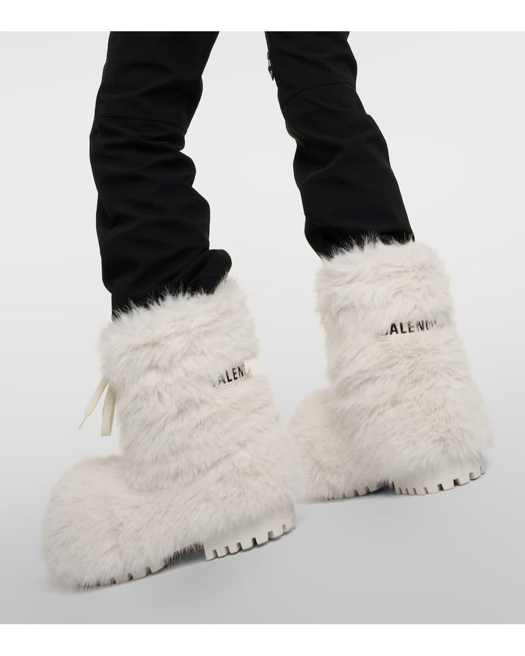 Balenciaga Alaska Faux Fur Snow Boots in White | Lyst