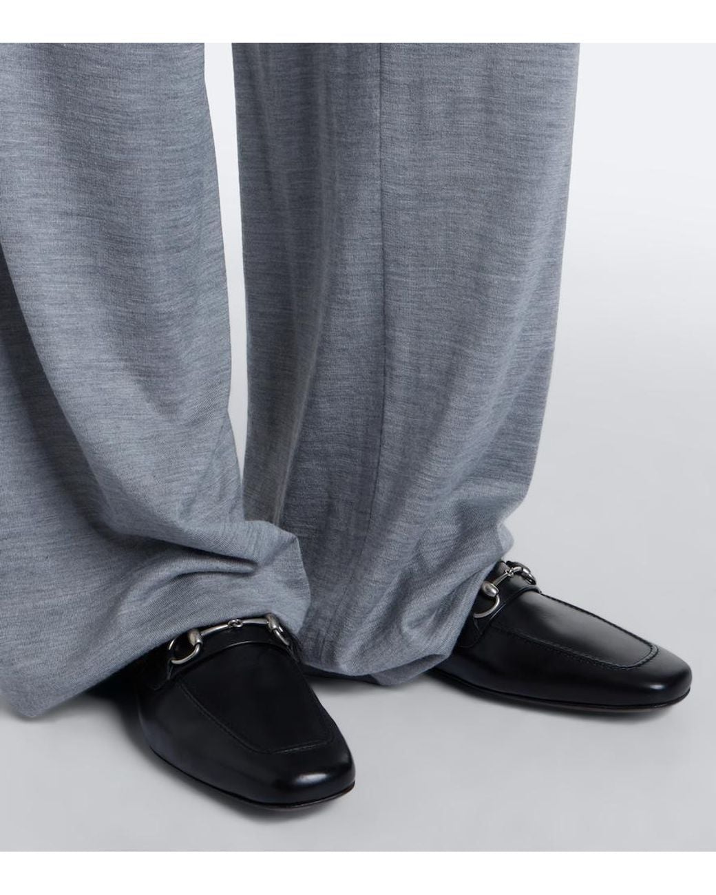Mules Larindo De Piel Con Borrego Y Horsebit Gucci de color Black