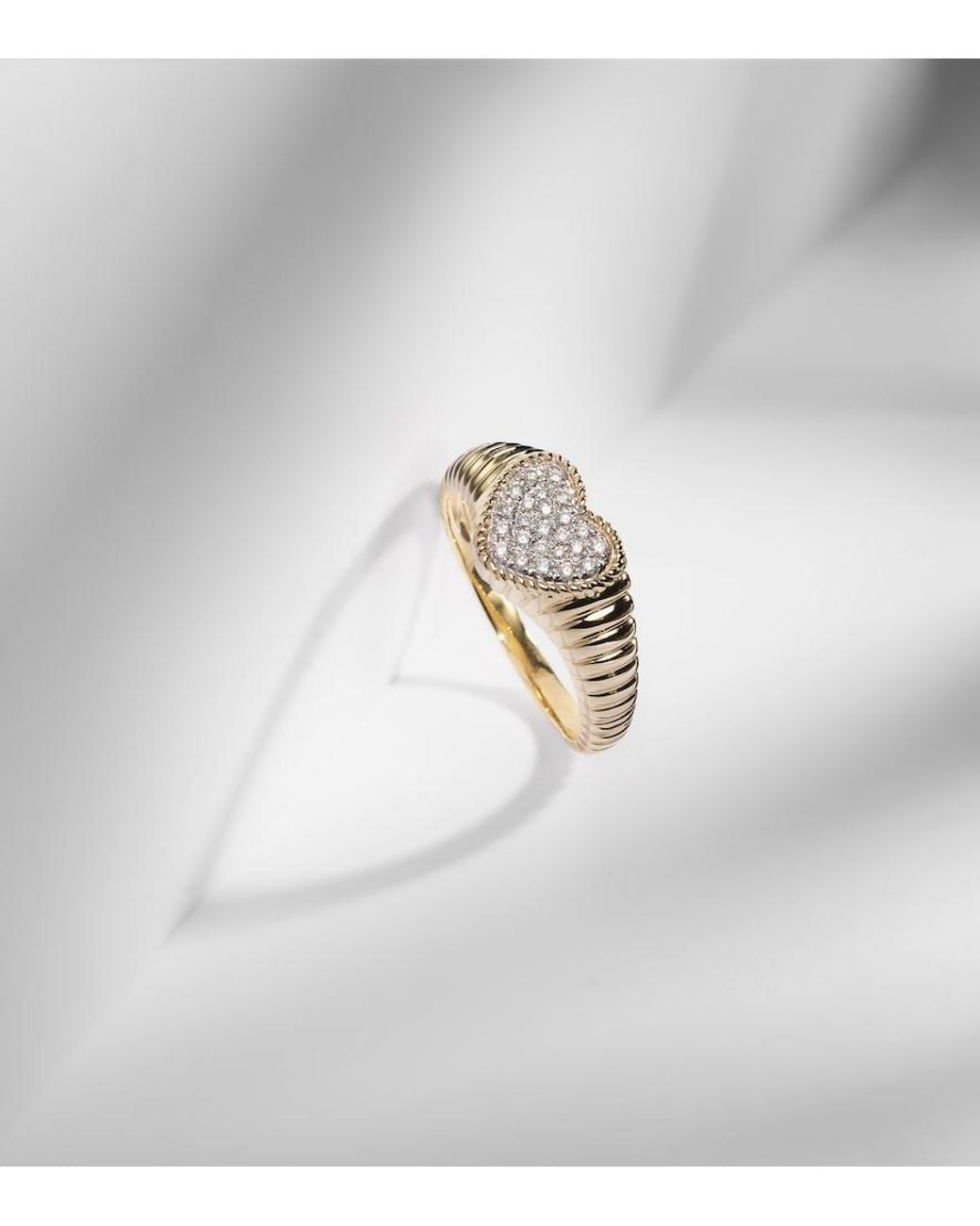 Yvonne Léon White Baby 9Kt Ring With Diamonds