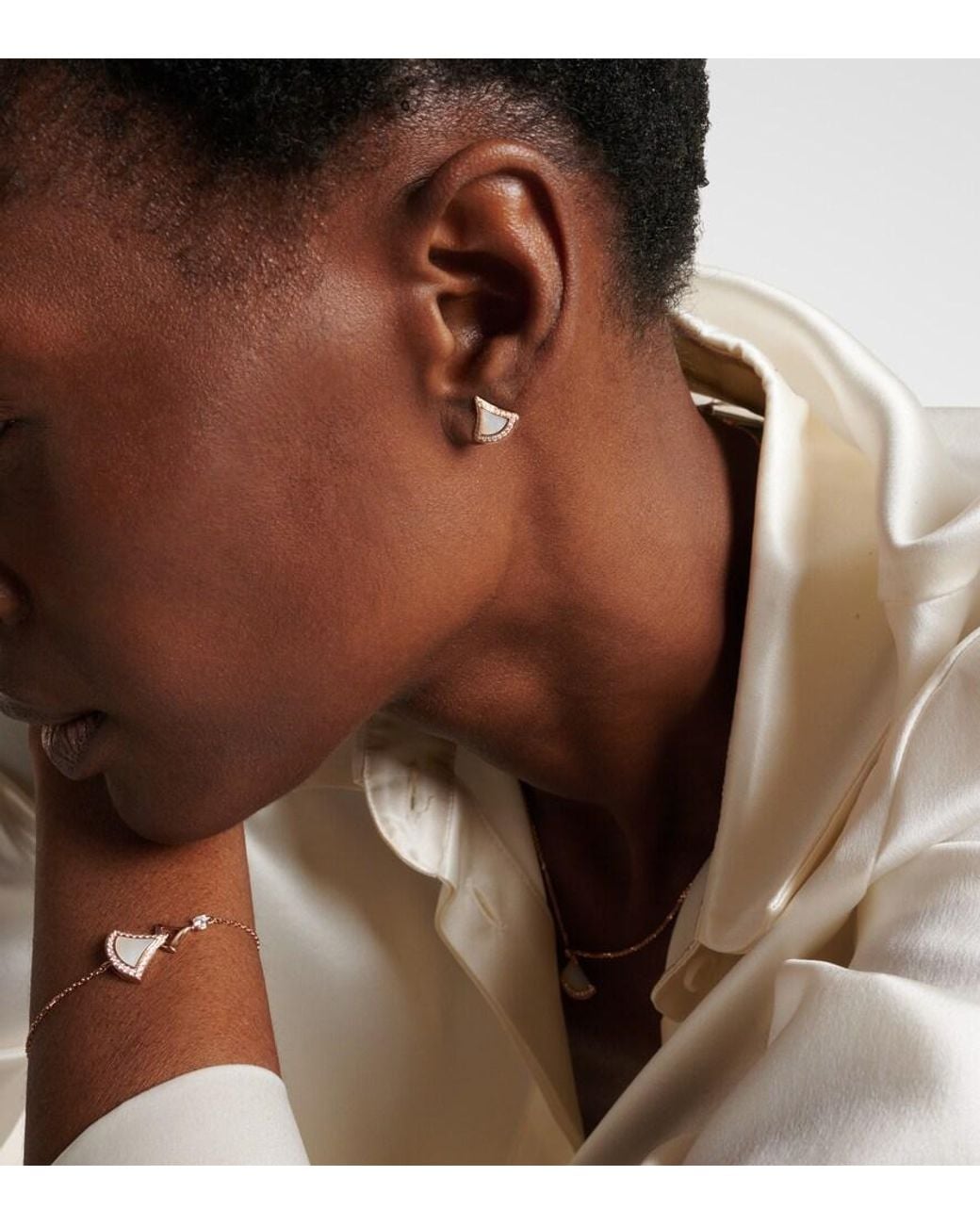 BVLGARI White Divas' Dream 18Kt Rose Earrings With Mother-Of-Pearl And Diamonds