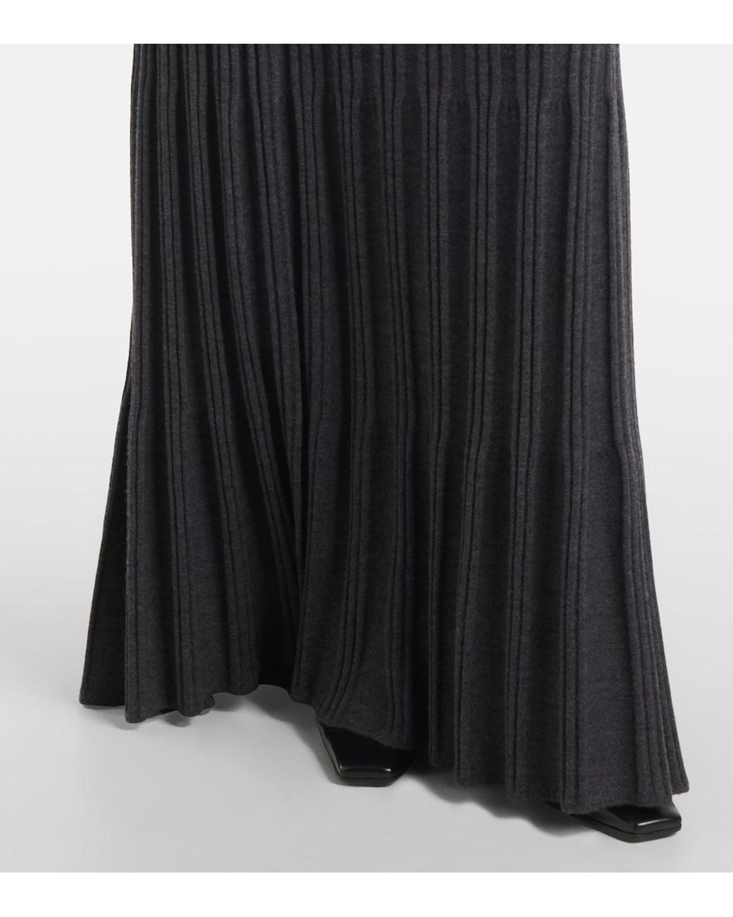 Gonna Lunga di Joseph in Black